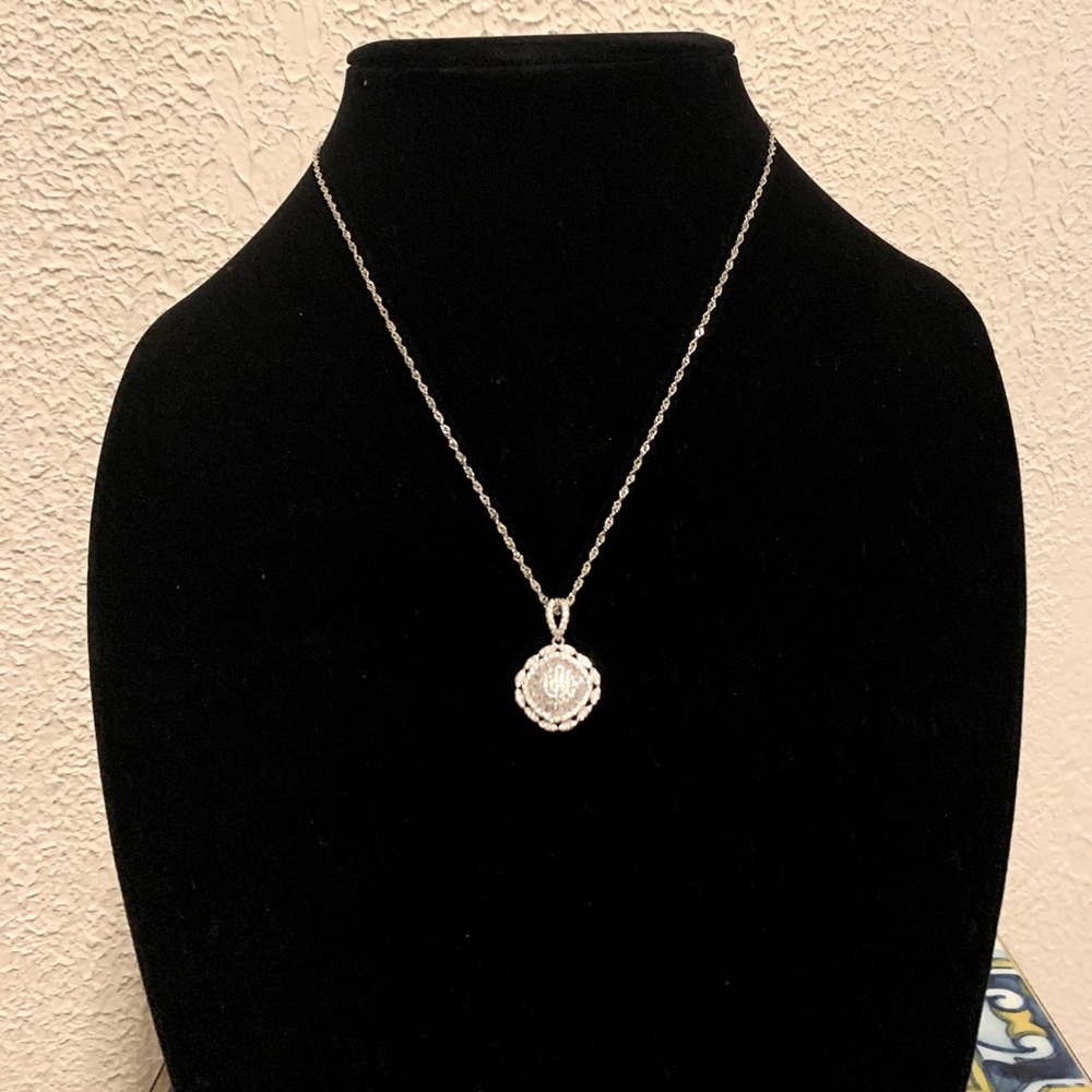 Beautiful sterling necklace and pendant